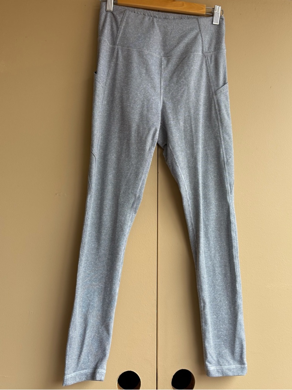 Danskin women’s pinstriped leggings